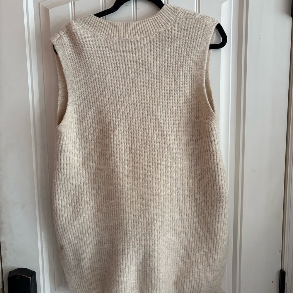 Vince Camuto Neutral Ribbed V-Neck Sweater Vest - Picture 3 of 3